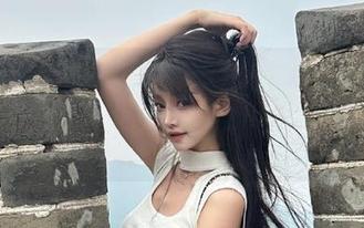 观看大家在“51cg123”上的争论，仿佛是一场无声的舞台剧，情感满溢。