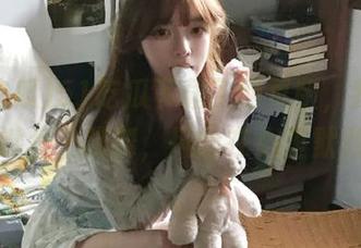 51吃瓜下载了网页版，我的指尖在键盘上跳舞，风险在心里默默哭泣
