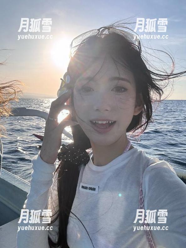 hlw 打开“hlw”网址,255秒就能啃下前方的八卦大餐,读吃也太轻松了吧?