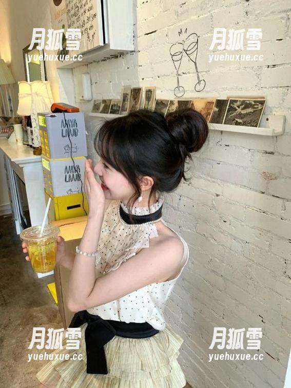 婷婷走过来让我观看黑料女神攻略，结果我却只看到精神小伙！