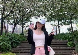 连半夜想吃瓜也能在黑料网的app上找到，真不愧是不打烊。